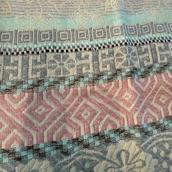 Patterned Women's Cashmere Scarf shawl wrap in Pink and Gray made in Jerusalem - Picture 3 of 9